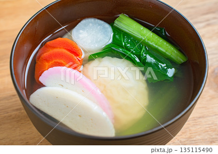雑煮の和食料理 正月の定番 135115490
