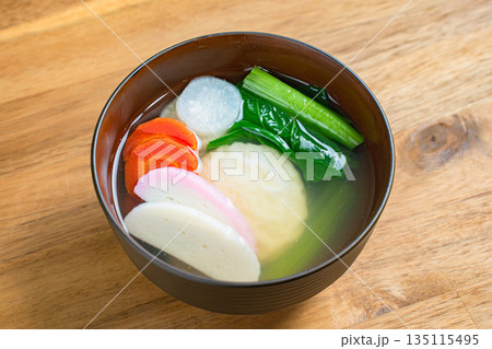 雑煮の和食料理 正月の定番 135115495