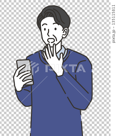 スマホを見て驚く中年男性 135115811