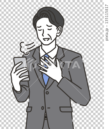スマートフォンを見てほっとする中年のビジネスマン 135115817