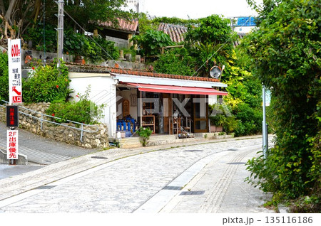 沖縄那覇の壺屋やちむん通り 135116186