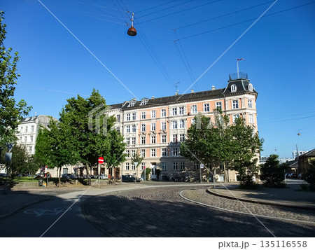 コペンハーゲン中央駅近くの風景　デンマークのコペンハーゲン 135116558