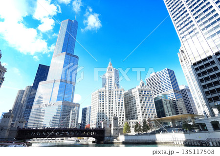 シカゴ川の風景 135117508