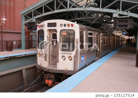 Chicago downtown railway 135117514