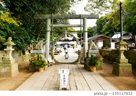 【ひたちなか市「酒列磯前神社」参道と二ノ鳥居】 135117832