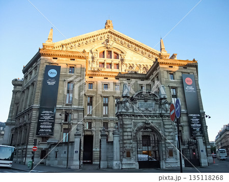オペラ座　ガルニエ宮の外観　フランスのパリ 135118268