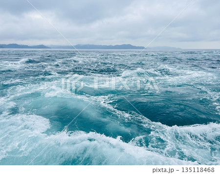 美しい海と航跡 135118468