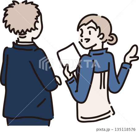 来客に説明する青色の作業服を着た女性 135118576