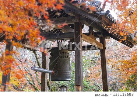 長岳寺 鐘堂 秋 紅葉の季節 長岳寺 鐘堂 秋 紅葉の季節 135118698