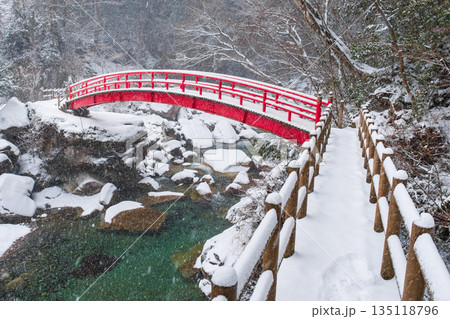 夕森渓谷（冬）：もみじ橋 135118796