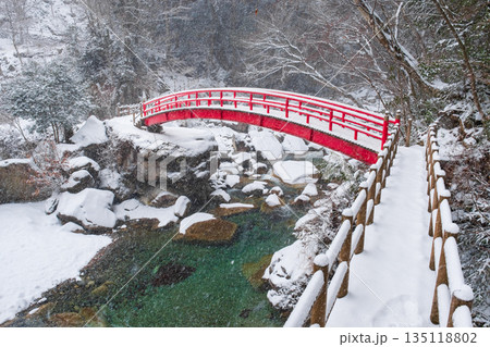 夕森渓谷（冬）：もみじ橋 135118802