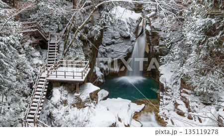 夕森渓谷（冬）：竜神の滝 135119278
