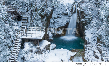 夕森渓谷（冬）：竜神の滝 135119305