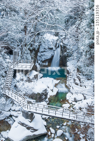 夕森渓谷（冬）：竜神の滝 135119356