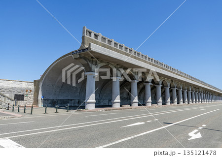 北海道稚内市　北海道遺産に選定されている稚内港北防波堤ドーム 135121478