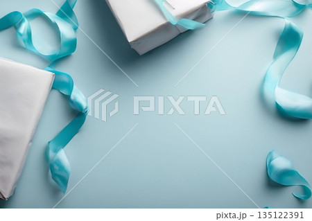 青いリボンのプレゼントのイメージ 135122391