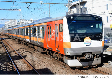 E233系0番台青660編成　五日市線開業100年装飾　青梅線内 135122789