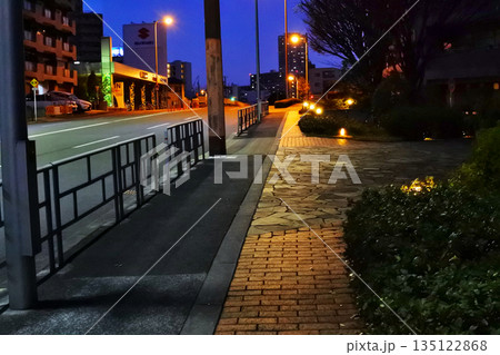 都市の街並みの情景 都市の街並みの情景 135122868