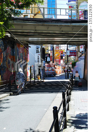 都市の街並みの情景 都市の街並みの情景 135122930