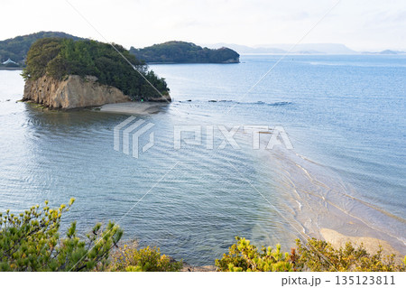 香川県小豆島の美しいエンジェルロード 香川県小豆島の美しいエンジェルロード 135123811