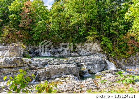 北海道 芦別川 の三段滝 135124211