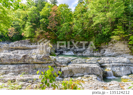 北海道 芦別川 の三段滝 135124212