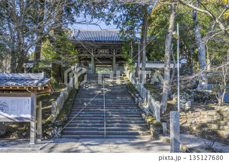 朝熊岳金剛證寺(1月)　仁王門への参道 135127680