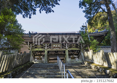 朝熊岳金剛證寺(1月)　仁王門への階段 135127682