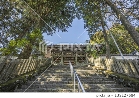 朝熊岳金剛證寺(1月)　仁王門への階段 135127684