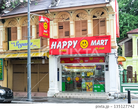 コンビニ　HAPPY MART　マレーシアのペナン島 135127742