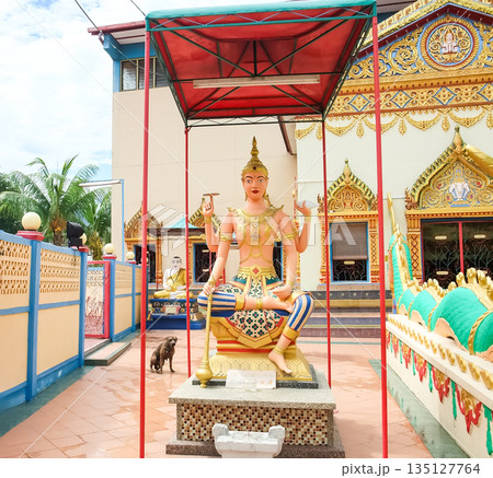 寝釈迦仏寺院を散歩　マレーシアのペナン島 135127764