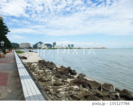 プラザ・ガーニー近くの海 マレーシアのペナン島 プラザ・ガーニー近くの海 マレーシアのペナン島 135127766