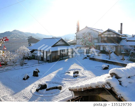 雪景色の円通寺　（東広島市西条町） 135129730