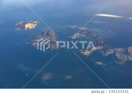 上空から見た日本の島々 135133331