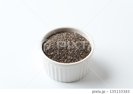 ココットに盛ったチアシード 135133383