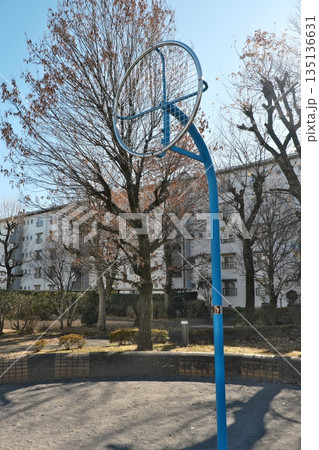 公園の遊具 135136631