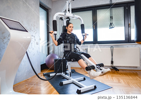 Indoor advanced muscle stimulation training session Indoor advanced muscle stimulation training session 135136844