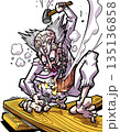 凄まじい気迫で日曜大工に打ち込む狂気的な高齢男性のイラスト 135136858