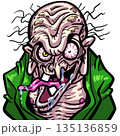 強烈なインパクトを放つエキセントリックな高齢男性のポートレート 135136859