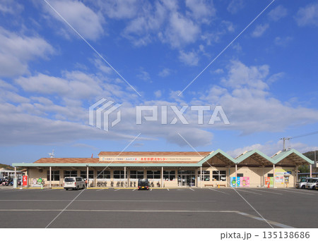 小豆島の土庄港観光センター 135138686