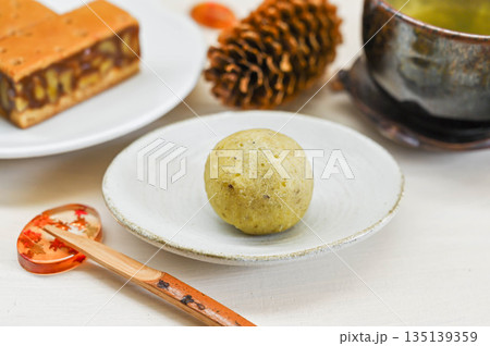 和栗のお菓子 135139359