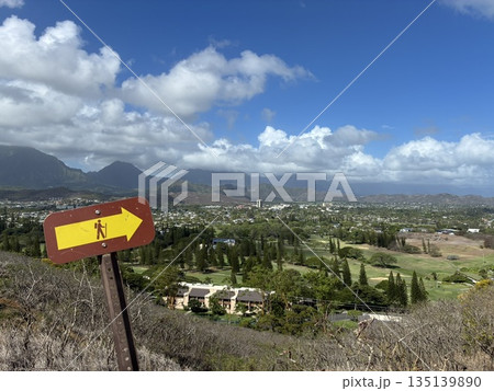 ハワイのラニカイ・ピルボックス・トレイルからの風景 135139890