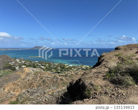 ハワイのラニカイ・ピルボックス・トレイルからの風景 ハワイのラニカイ・ピルボックス・トレイルからの風景 135139915