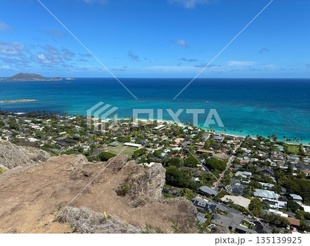 ハワイのラニカイ・ピルボックス・トレイルからの風景 135139925