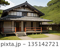 田舎の風景に建つレトロな古民家 135142721