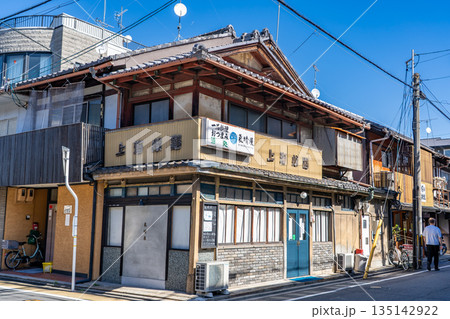 居酒屋　氣晴屋（創作韓国料理）きばらしや　上海航路の看板で有名　京都市上京区筋違橋町　大宮通 135142922