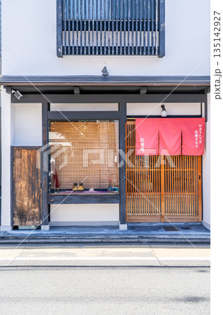 民泊 ゲストハウス京都ミルズ 紅藤庵(京町屋を利用した宿泊施設)ゲストルーム 京都市上京区筋違橋町 民泊 ゲストハウス京都ミルズ 紅藤庵(京町屋を利用した宿泊施設)ゲストルーム 京都市上京区筋違橋町 135142927