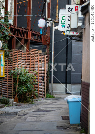 路地裏に息づく、長崎の日常 135143400