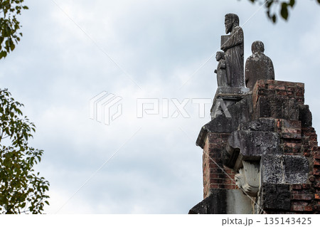 坂の街、祈りと日常が溶け合う場所 135143425