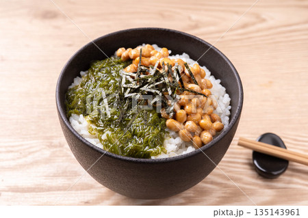 めかぶ納豆丼 135143961